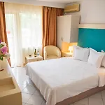 Majestic Half Board & 3* 마마이아