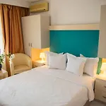 Majestic Half Board & 호텔
