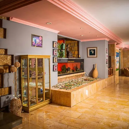 Majestic Half Board & Otel