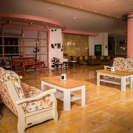 Majestic Half Board & Otel Mamaia