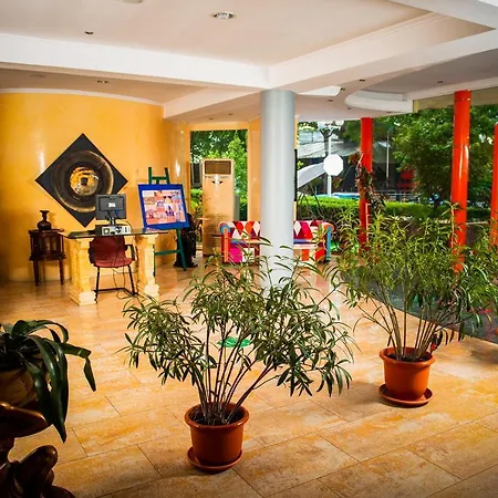 Hotel Majestic Half Board & Mamaja