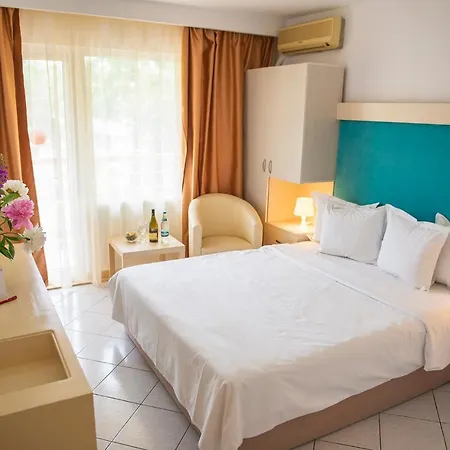 Majestic Half Board & 3* Mamaia